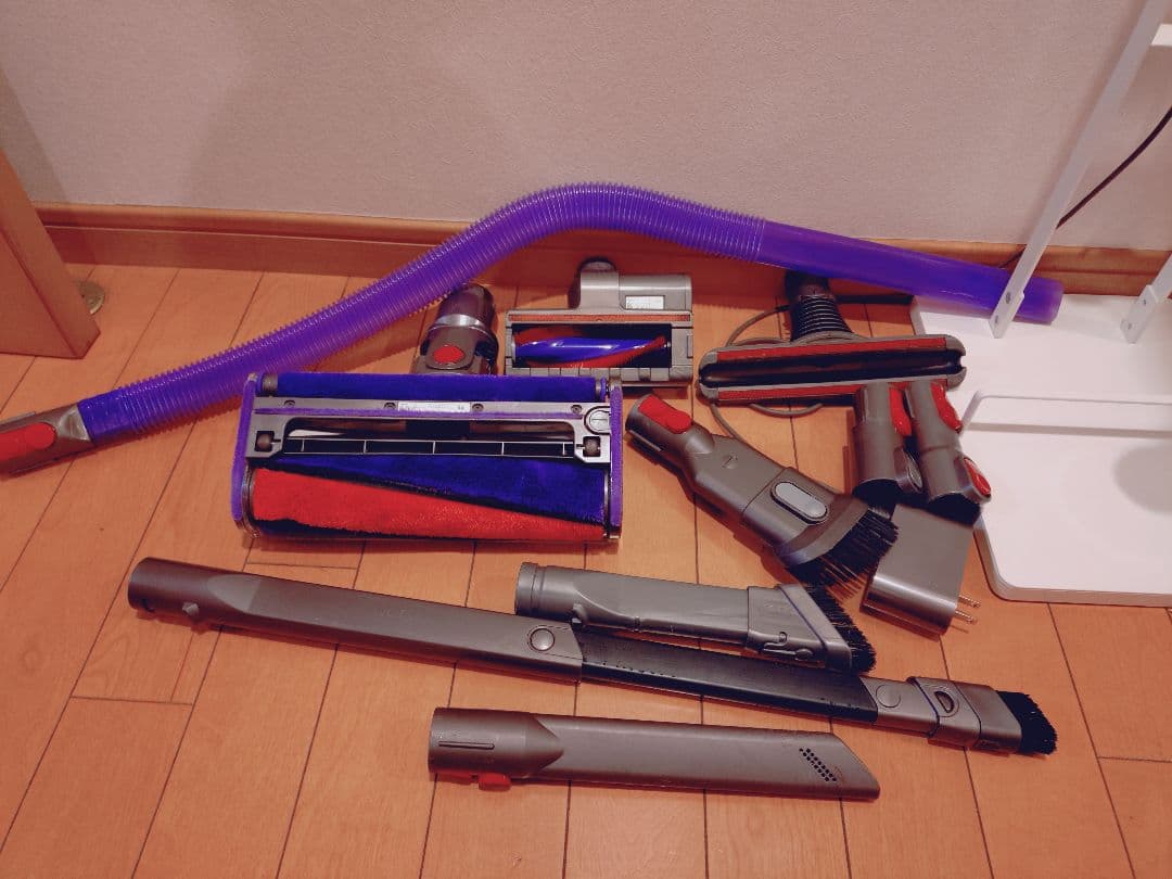 Dyson cyclone v10 fluffy+ SV12　掃除機ツール9種