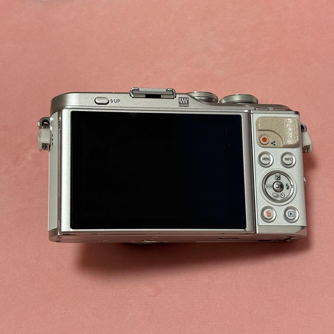 【美品】OLYMPUS PEN E-PL9 ホワイト★ダブルズームキット