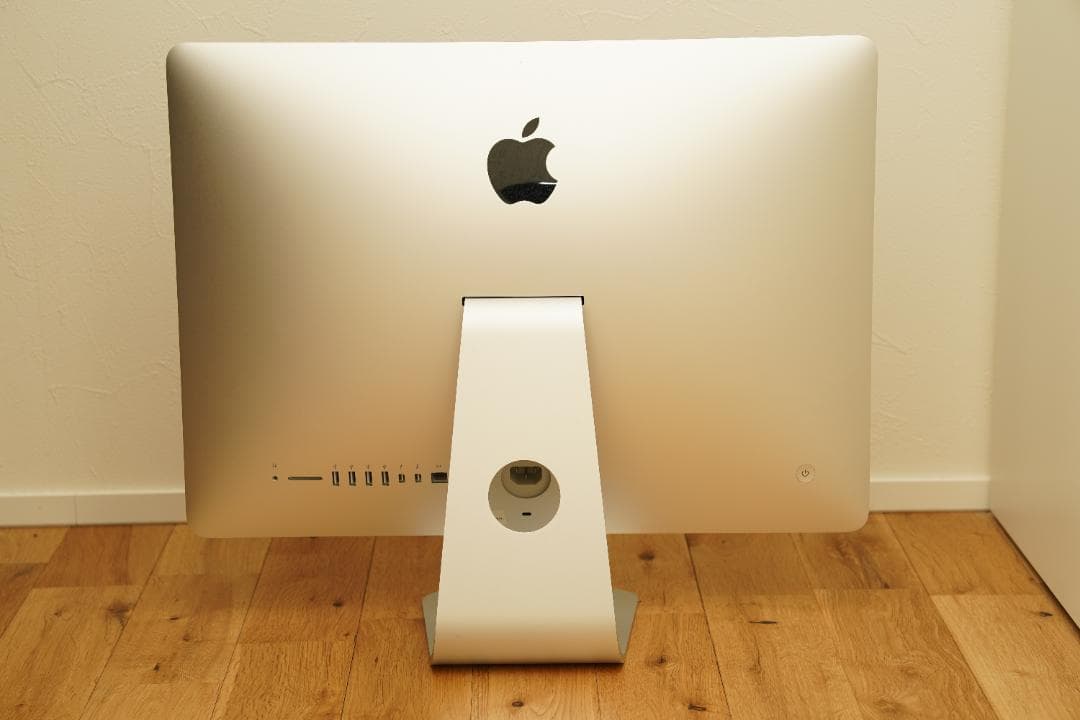 21.5インチiMac Retina 4Kディスプレイモデル　2015