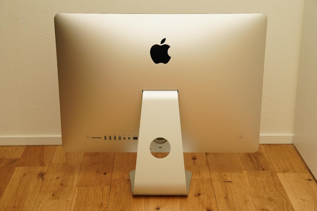 21.5インチiMac Retina 4Kディスプレイモデル　2015