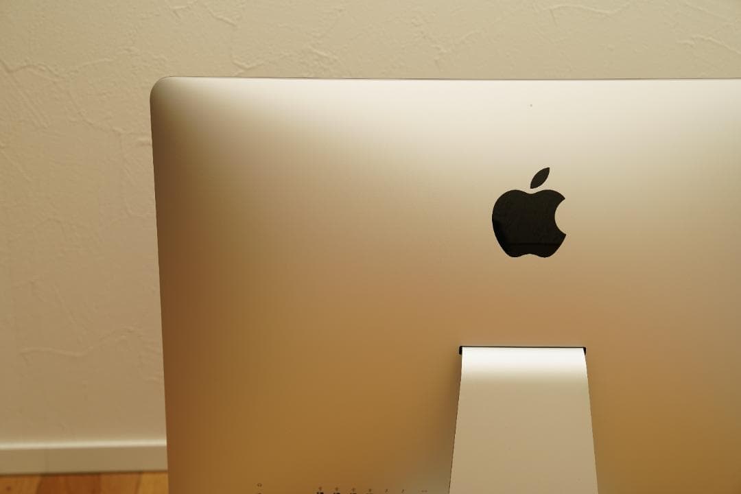 21.5インチiMac Retina 4Kディスプレイモデル　2015