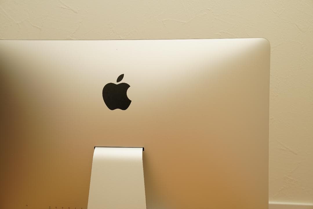 21.5インチiMac Retina 4Kディスプレイモデル　2015