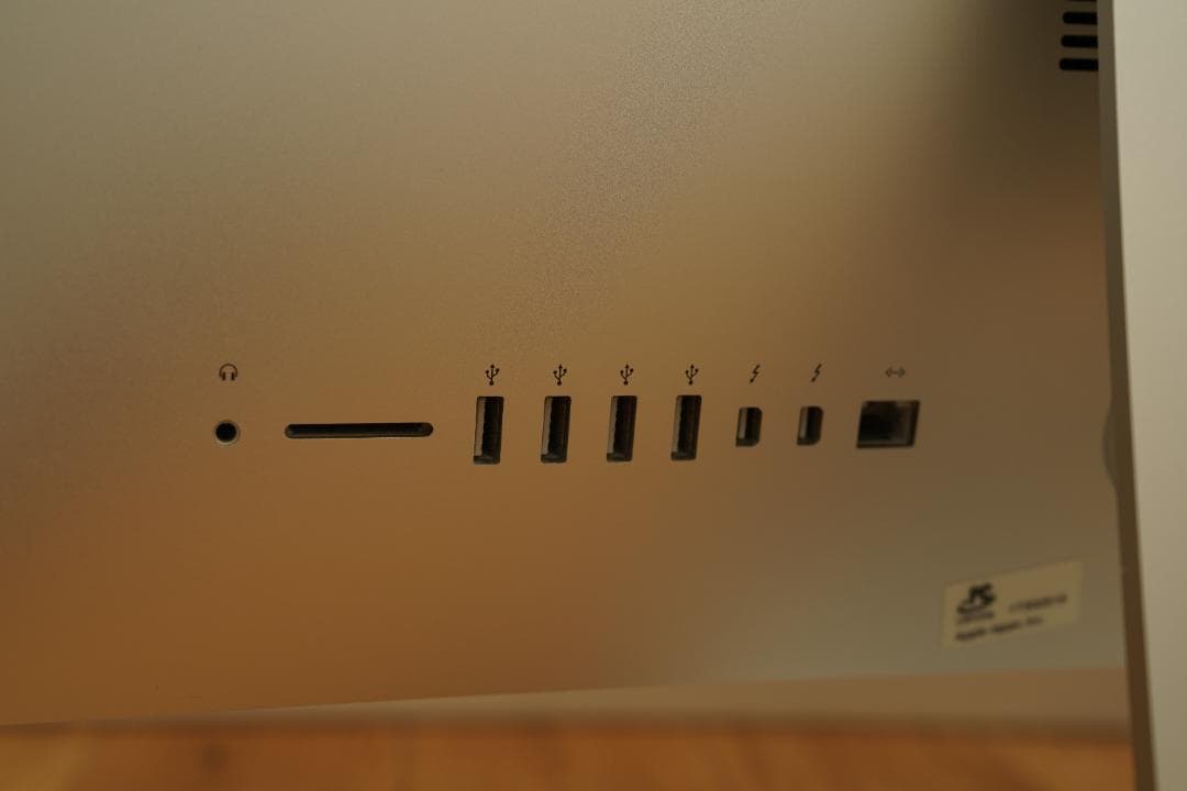 21.5インチiMac Retina 4Kディスプレイモデル　2015