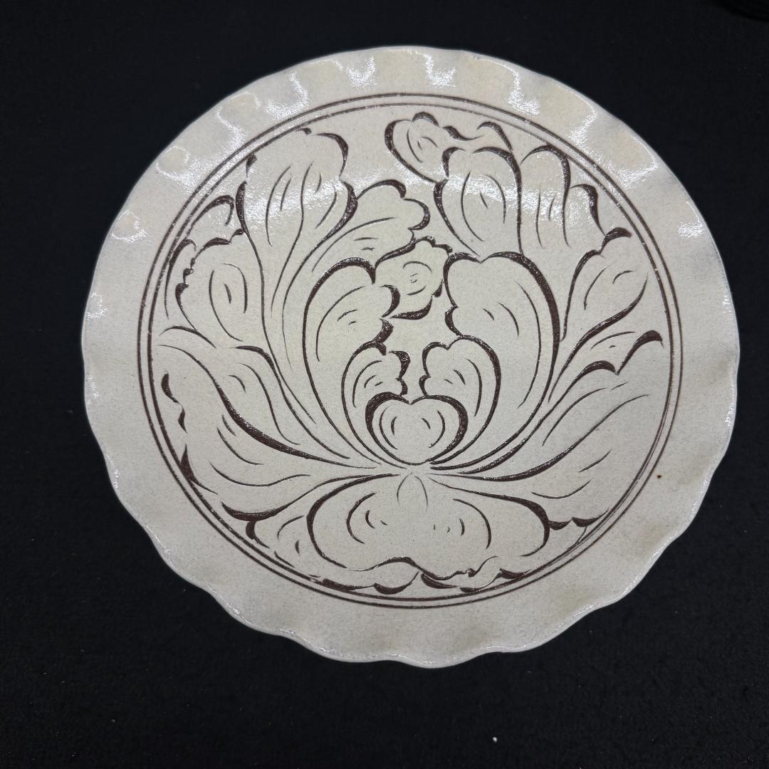 育陶園　唐草線彫 高台盛皿