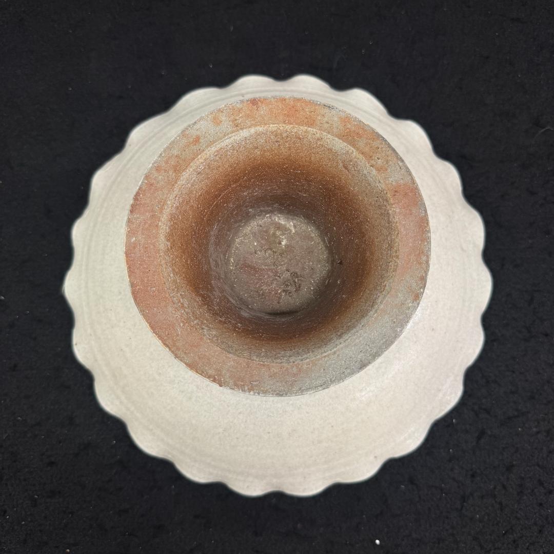 育陶園　唐草線彫 高台盛皿