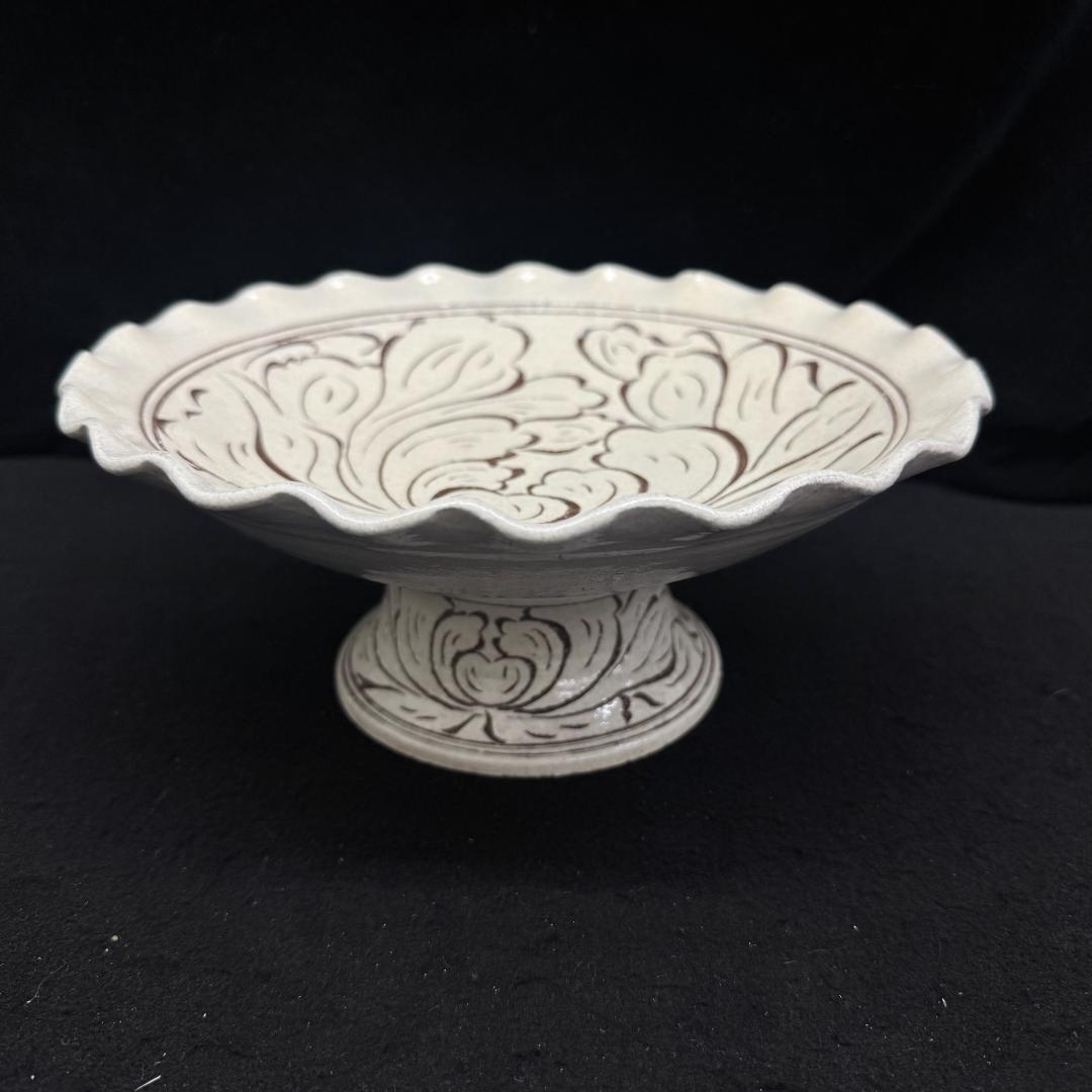 育陶園　唐草線彫 高台盛皿