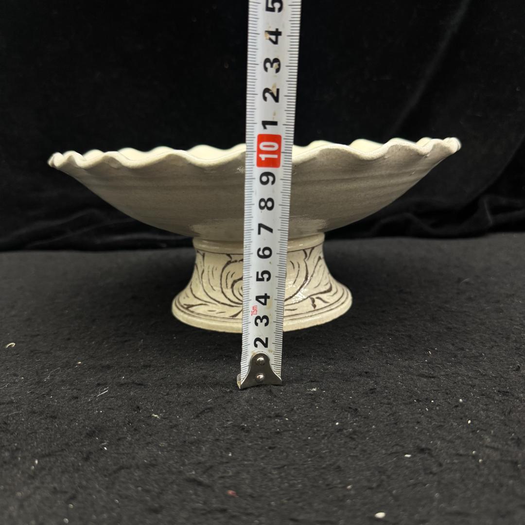 育陶園　唐草線彫 高台盛皿