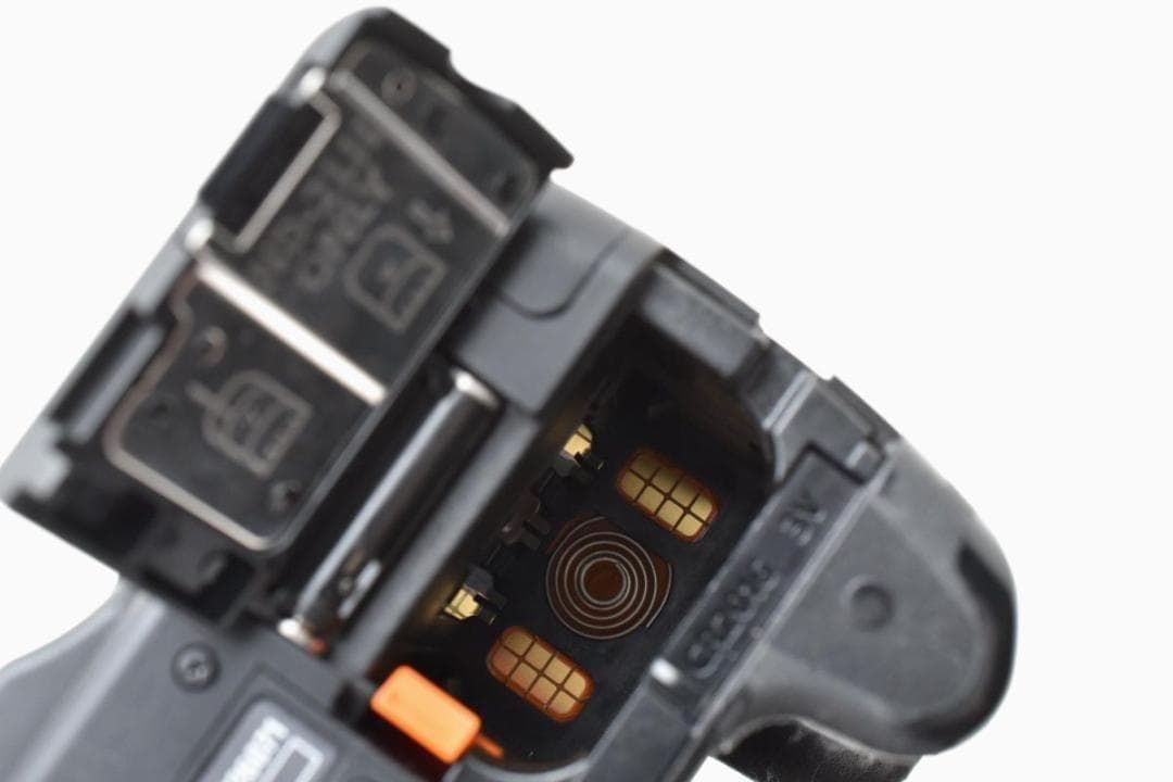 【箱付き】 Canon EOS Kiss Digital N デジタル一眼カメラ