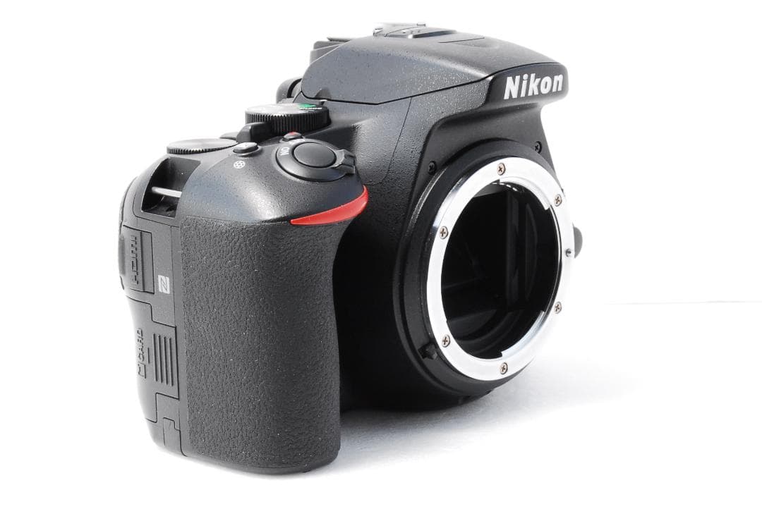 トマト❣️Bluetooth搭載❣️ ニコン Nikon D5600