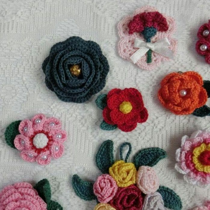 レース編みコサージュ、モチーフ20点　No.08