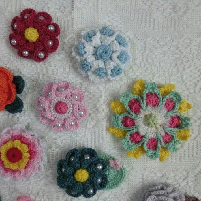 レース編みコサージュ、モチーフ20点　No.08