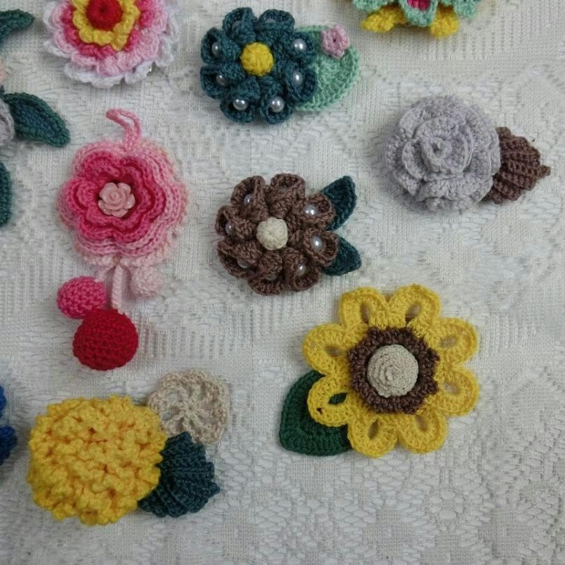 レース編みコサージュ、モチーフ20点　No.08