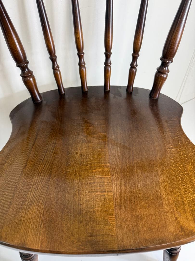 キツツキマーク　椅子①