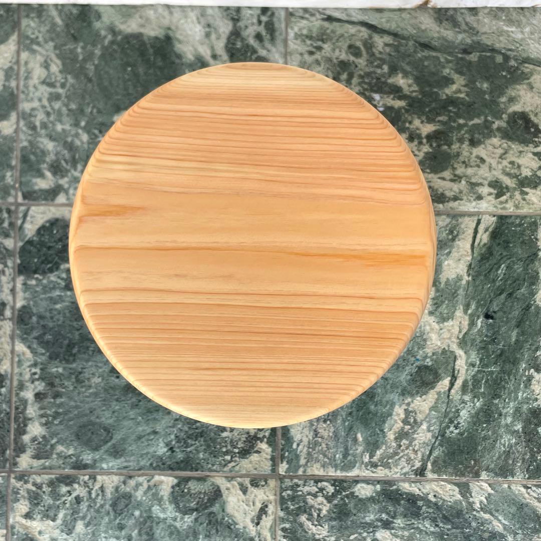 あんず　国産ひのき　丸椅子2脚とおがくず