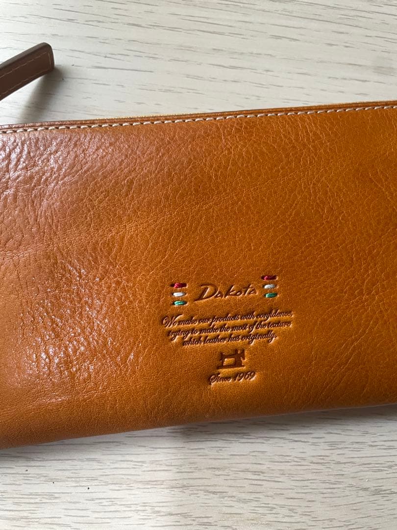ダコタ　本革　長財布　厚さ2センチでスッキリ