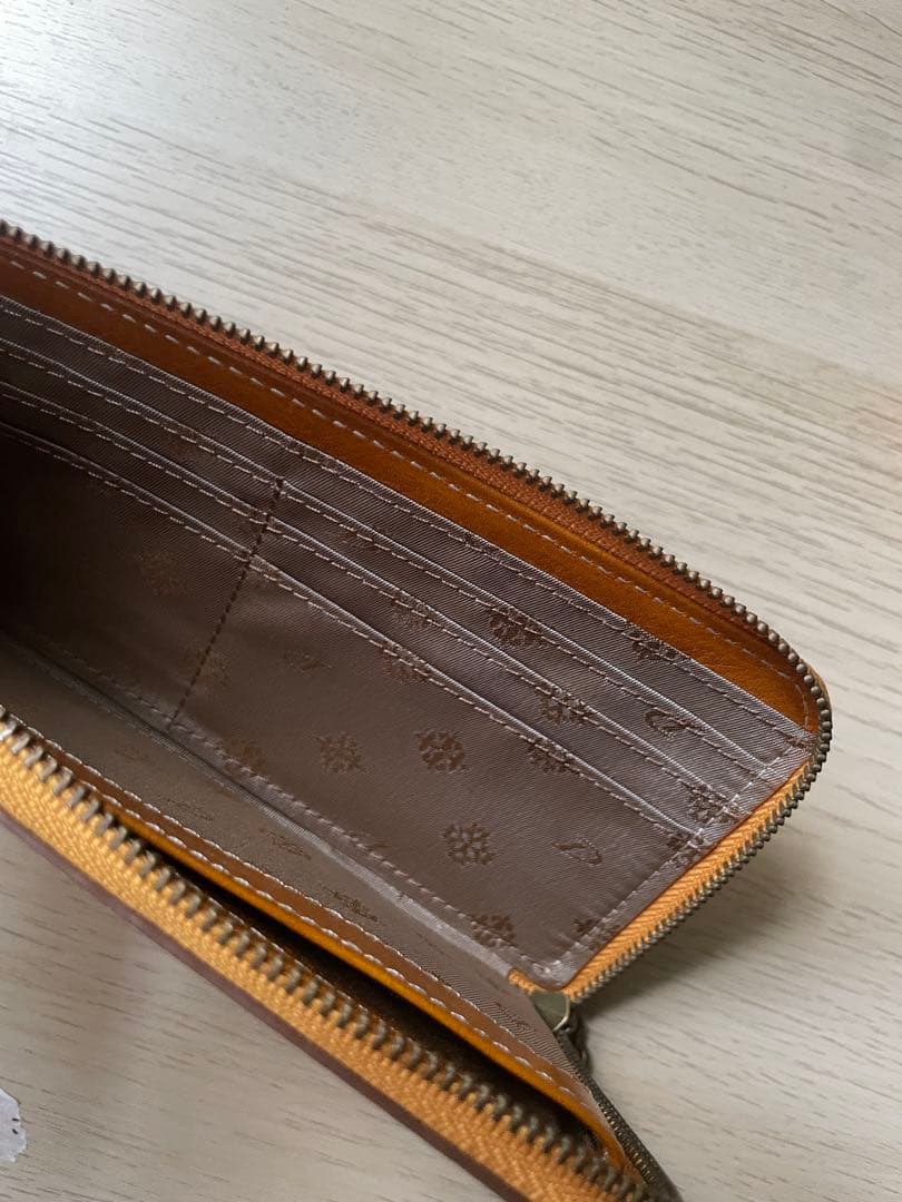 ダコタ　本革　長財布　厚さ2センチでスッキリ