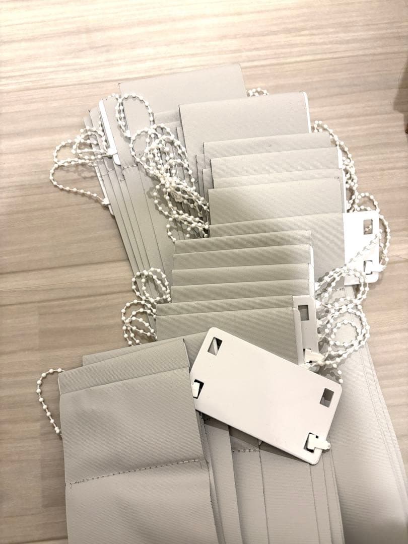 使用期間3ヶ月　賃貸取り付け可能　グレー バーチカルブラインド