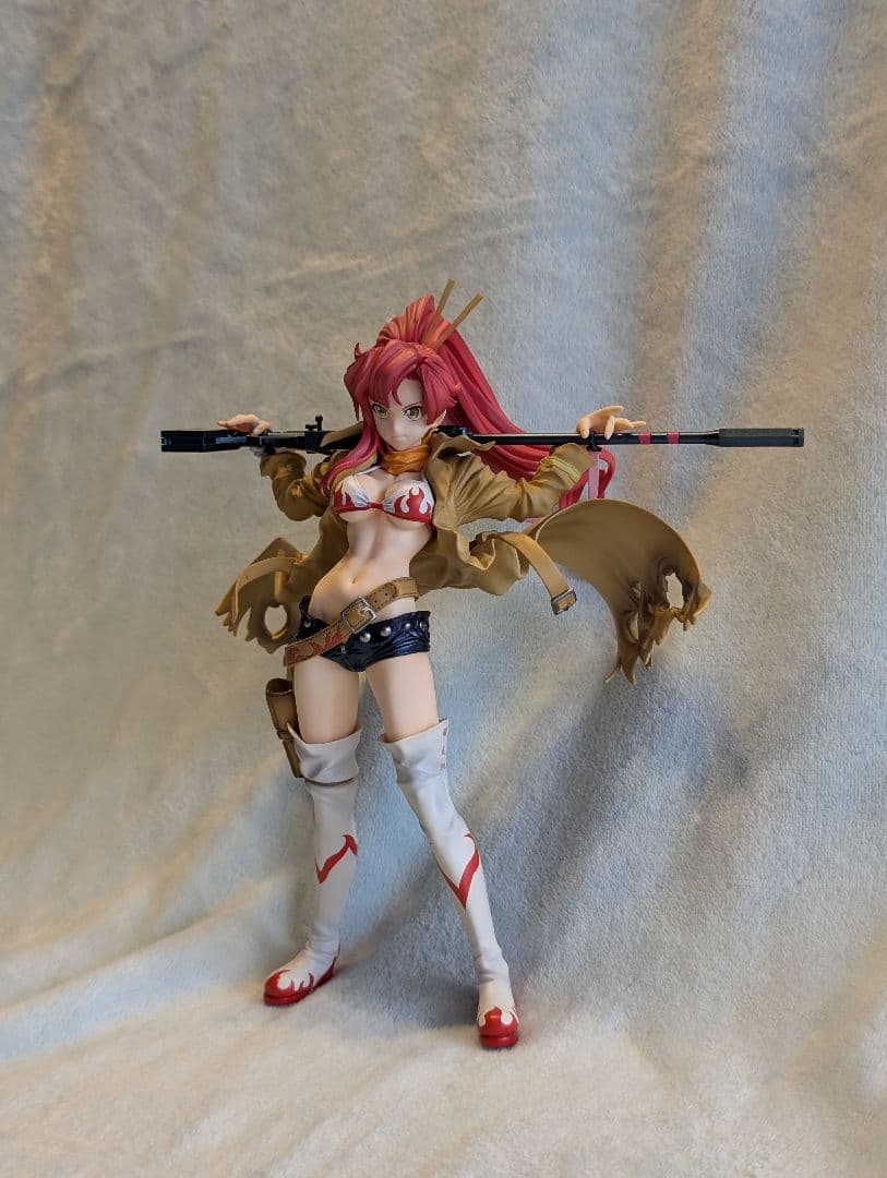 謎の賞金稼ぎ　ヨーコ・リットナー