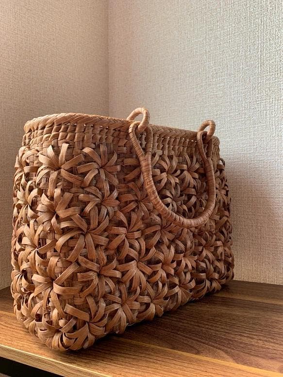 山葡萄　手作り　山葡萄かごバッグ　立体花　山葡萄籠バッグ　内布あり