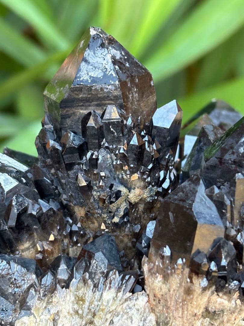 コンゴ産　モリオンクラスター　2200g 形姿良し　カッコいい　天然石