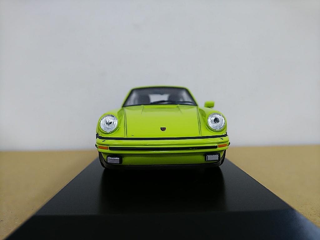 ポルシェ特注ウェリー社製 1/43 ポルシェ 911 ターボ 1974ミニカー