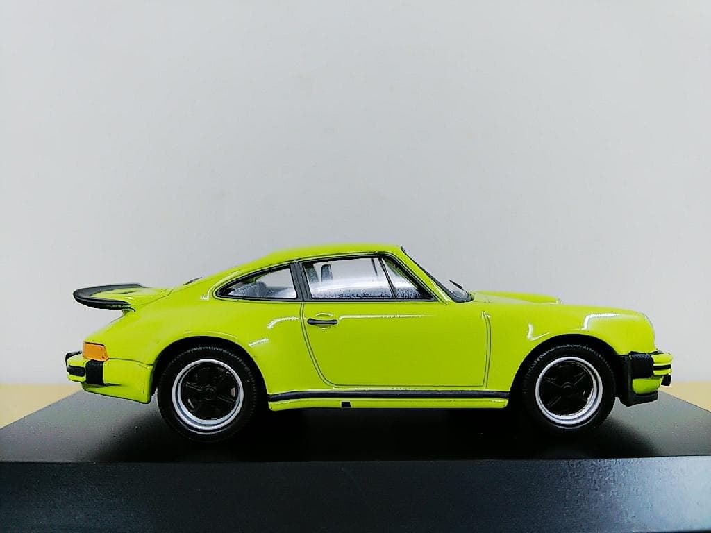 ポルシェ特注ウェリー社製 1/43 ポルシェ 911 ターボ 1974ミニカー