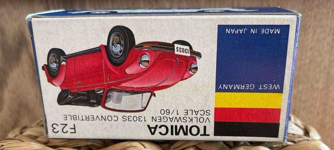 〈トミカ〉F23 フォルクスワーゲン コンバーチブル 黒×タン(日本製)