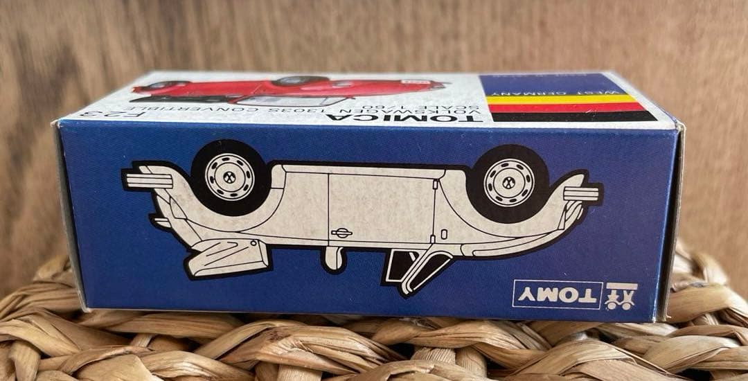 〈トミカ〉F23 フォルクスワーゲン コンバーチブル 黒×タン(日本製)