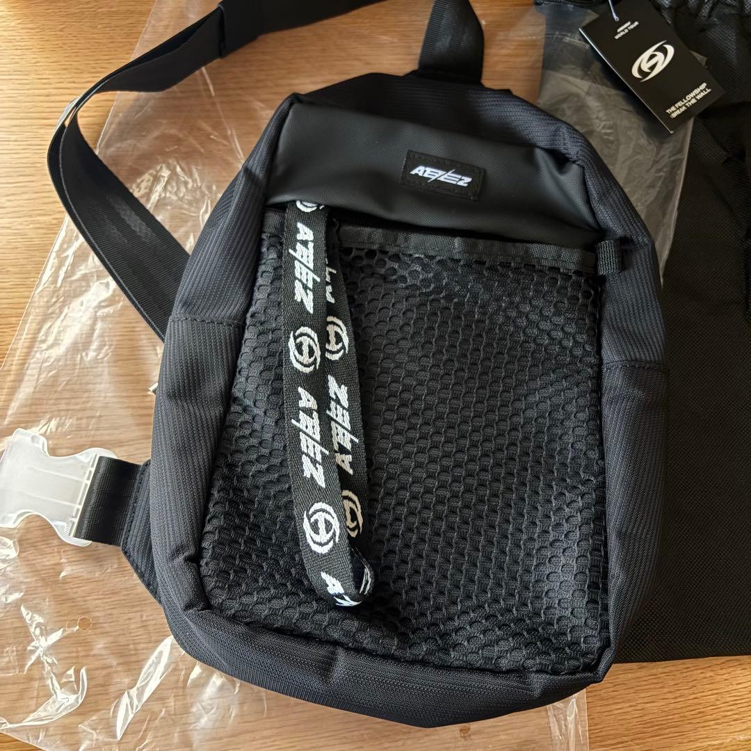 ATEEZ グッズ　SLING BAG