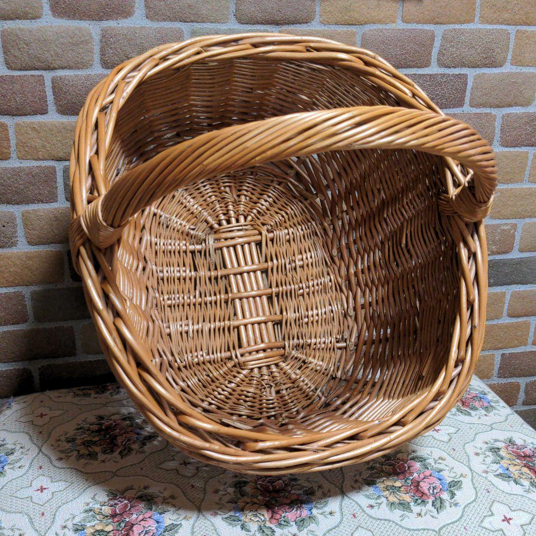 持ち手付き　大きなバスケット　買物　収穫　おでかけ　ピクニック　インテリア