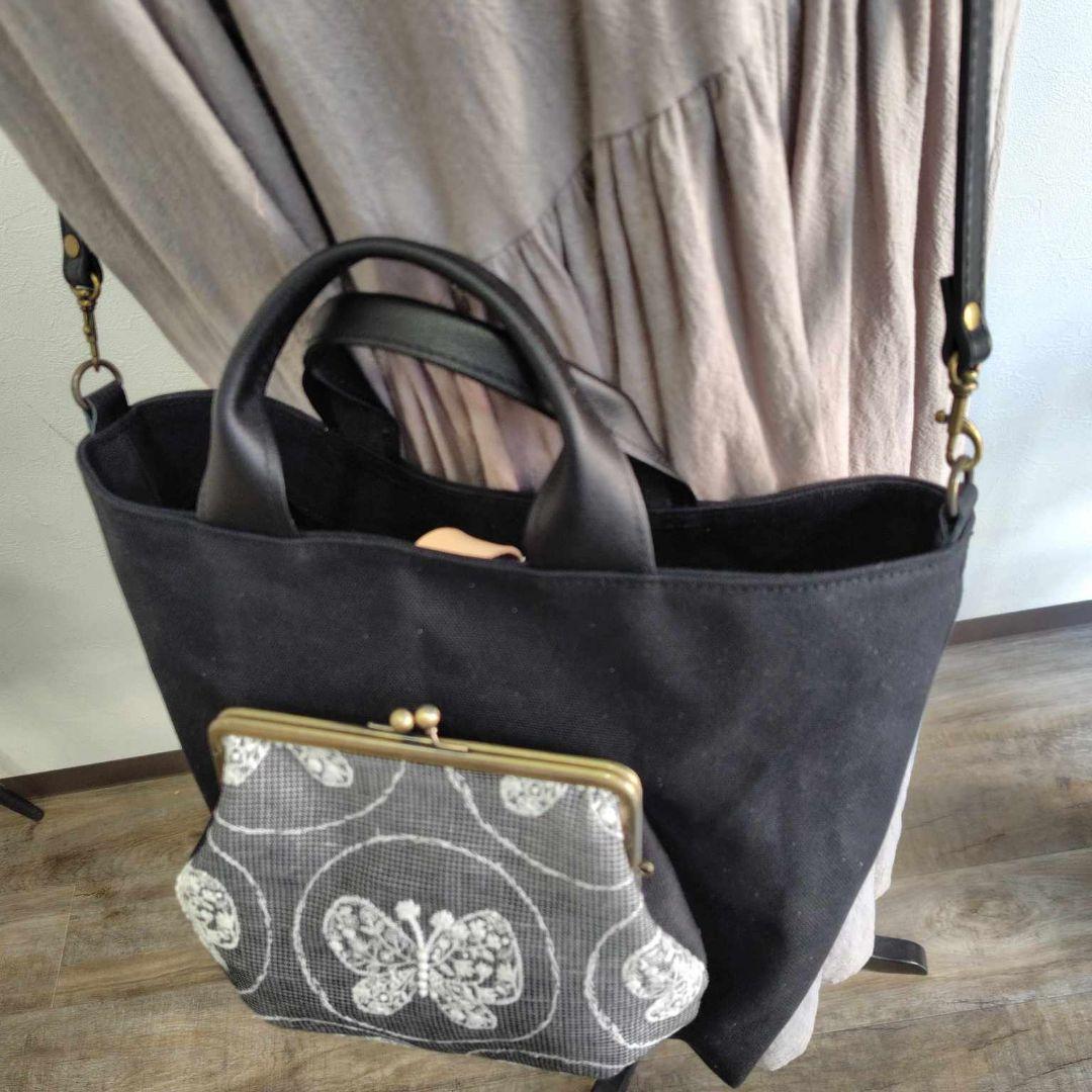 ミナペルホネン/フォレストウィングネイビー/がま口ポケット付きトート