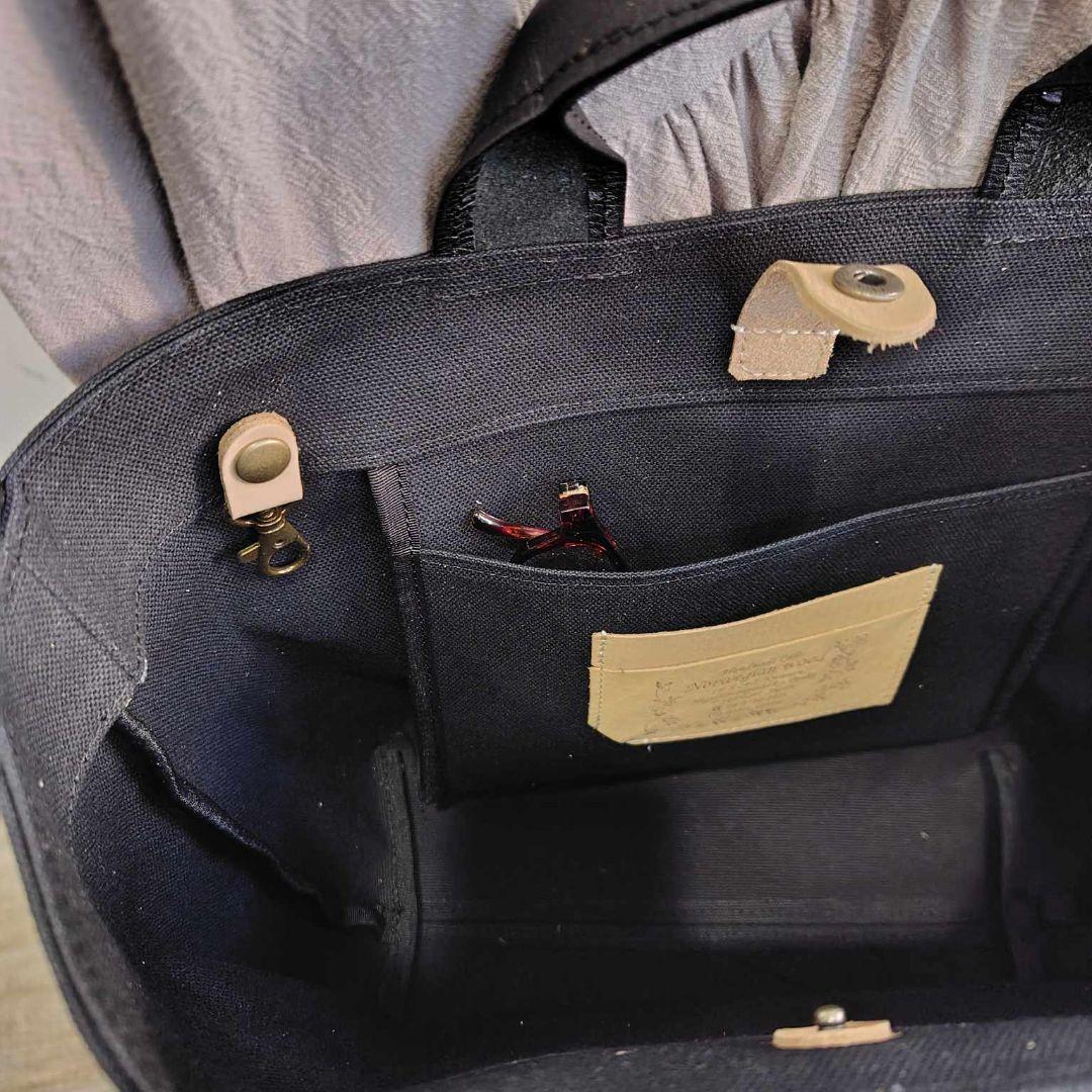 ミナペルホネン/フォレストウィングネイビー/がま口ポケット付きトート