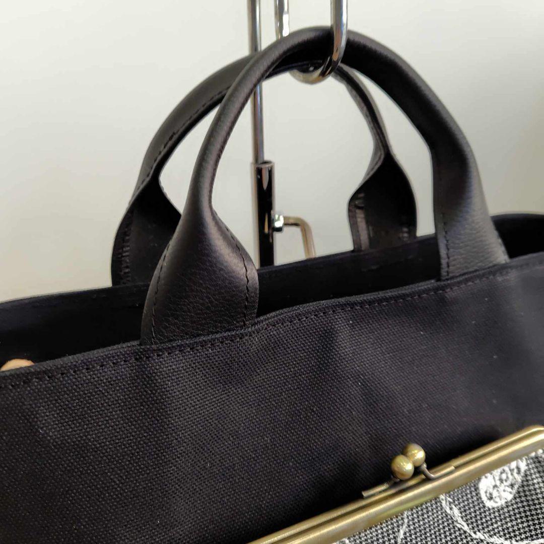 ミナペルホネン/フォレストウィングネイビー/がま口ポケット付きトート