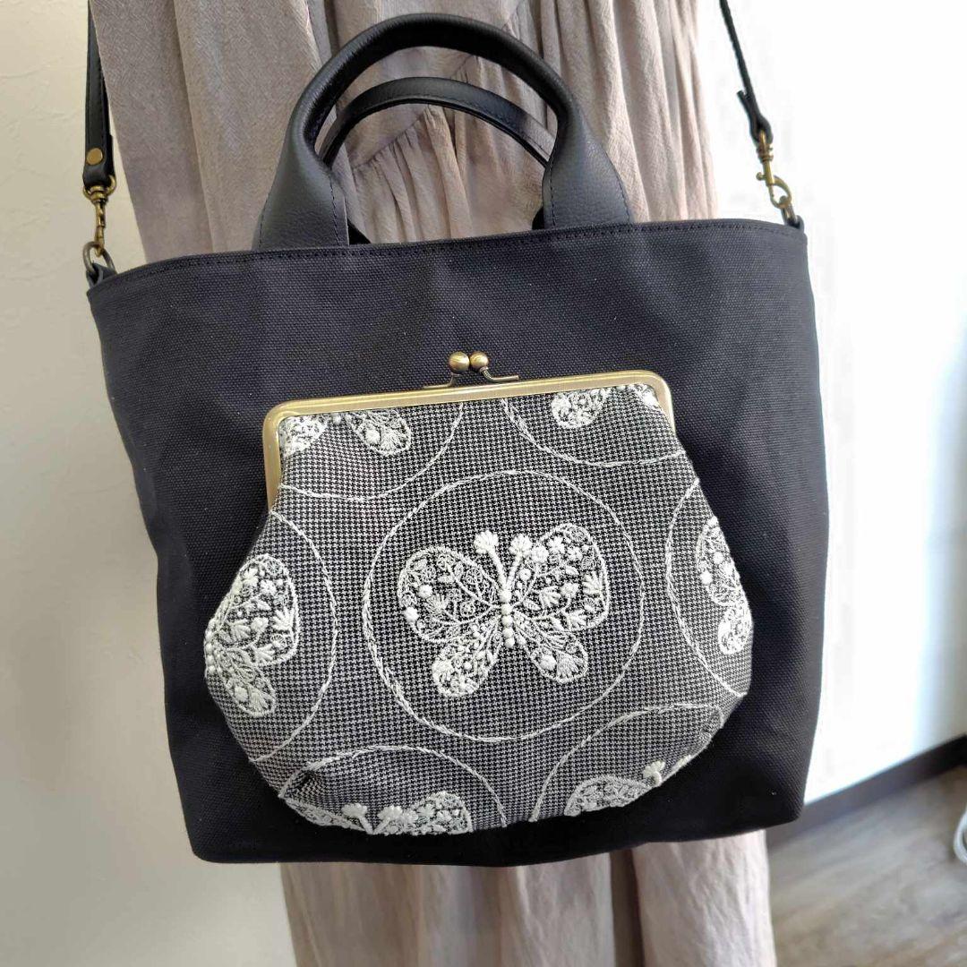 ミナペルホネン/フォレストウィングネイビー/がま口ポケット付きトート