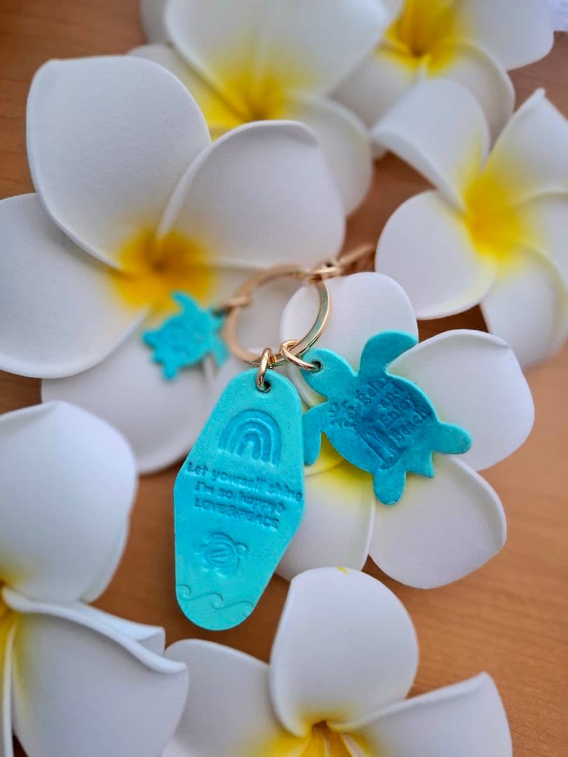 ♡お値引き♡ハワイアンキルトバッグ　2WAYファスナー　　革タグチャーム付