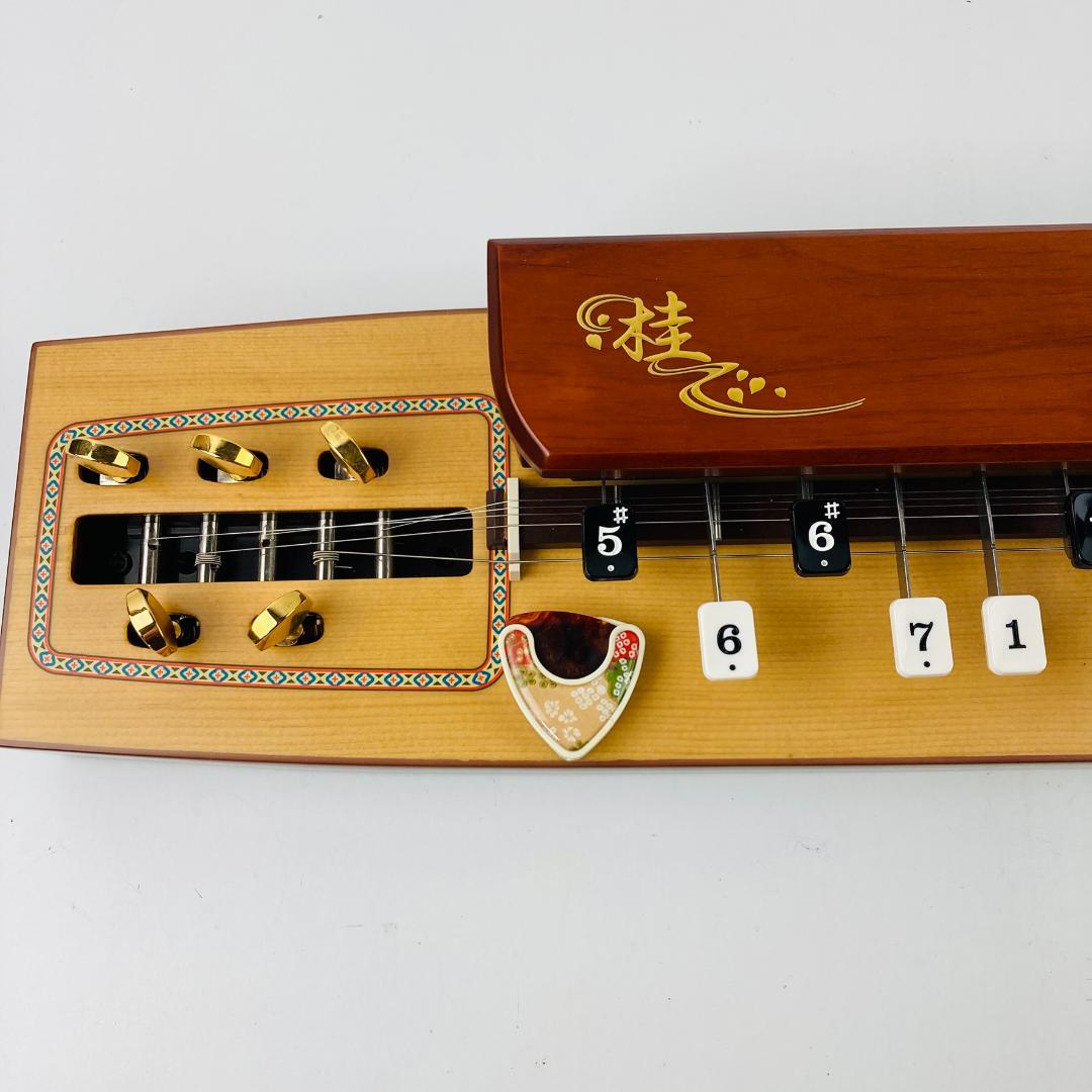 【美品】スズキ 大正琴 桂 TAS-11 エレキ仕様 セミハードケース・ピック付