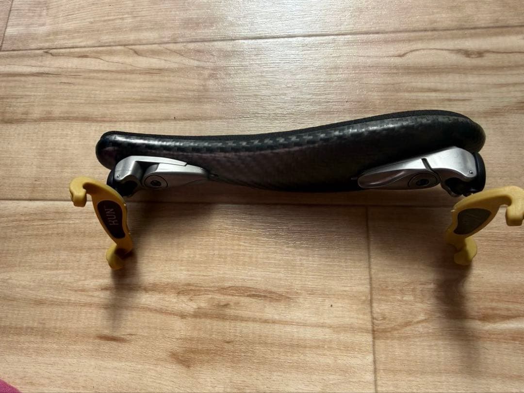 廃盤品　バイオリン用肩当て KUN Voce 4/4サイズ