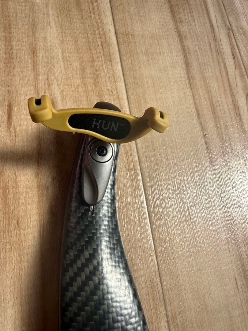 廃盤品　バイオリン用肩当て KUN Voce 4/4サイズ