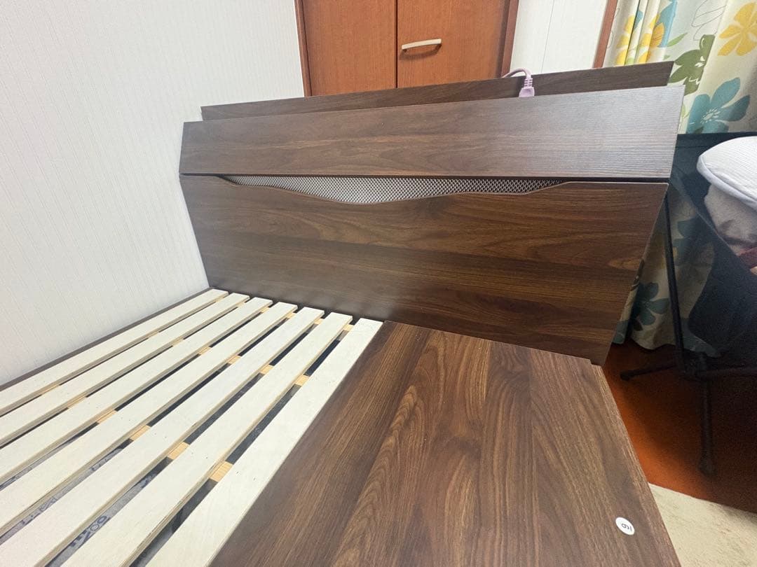 ※値下げ交渉可※【収納力抜群・照明あり】シングルベッドフレーム引き出し付き