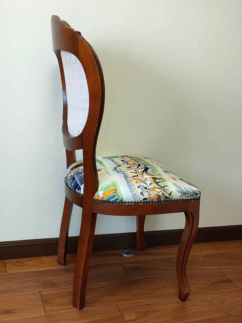 ●ドマン●無垢木のエレガントな椅子●有名ブランドスカーフでリメイク