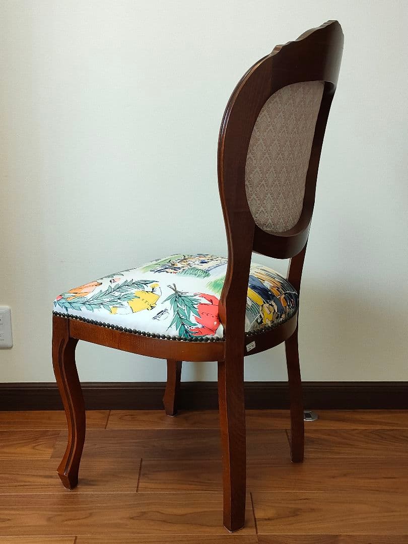 ●ドマン●無垢木のエレガントな椅子●有名ブランドスカーフでリメイク