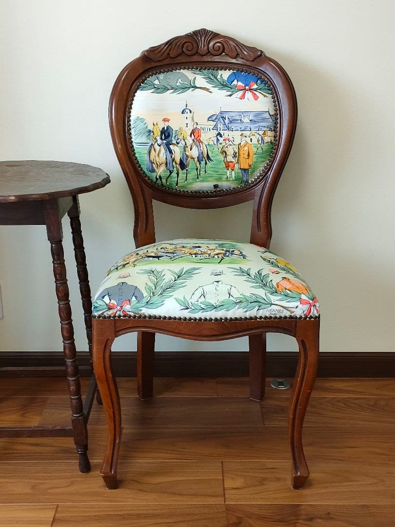 ●ドマン●無垢木のエレガントな椅子●有名ブランドスカーフでリメイク