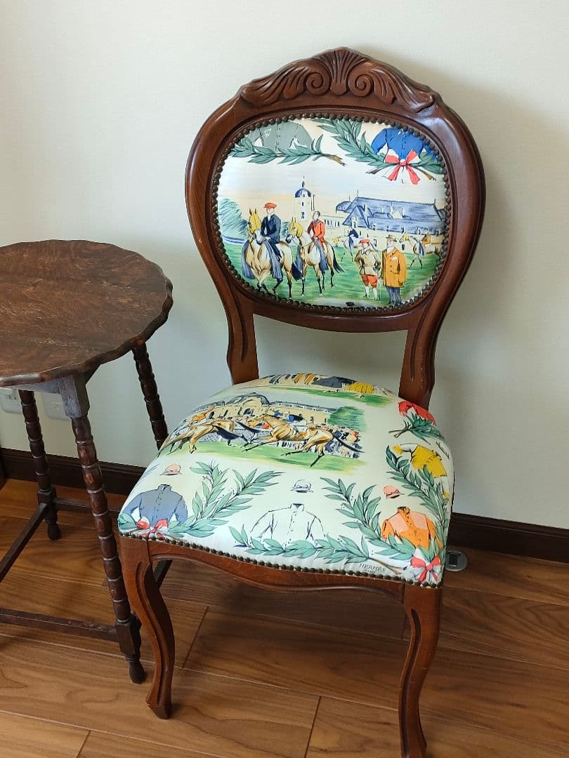 ●ドマン●無垢木のエレガントな椅子●有名ブランドスカーフでリメイク