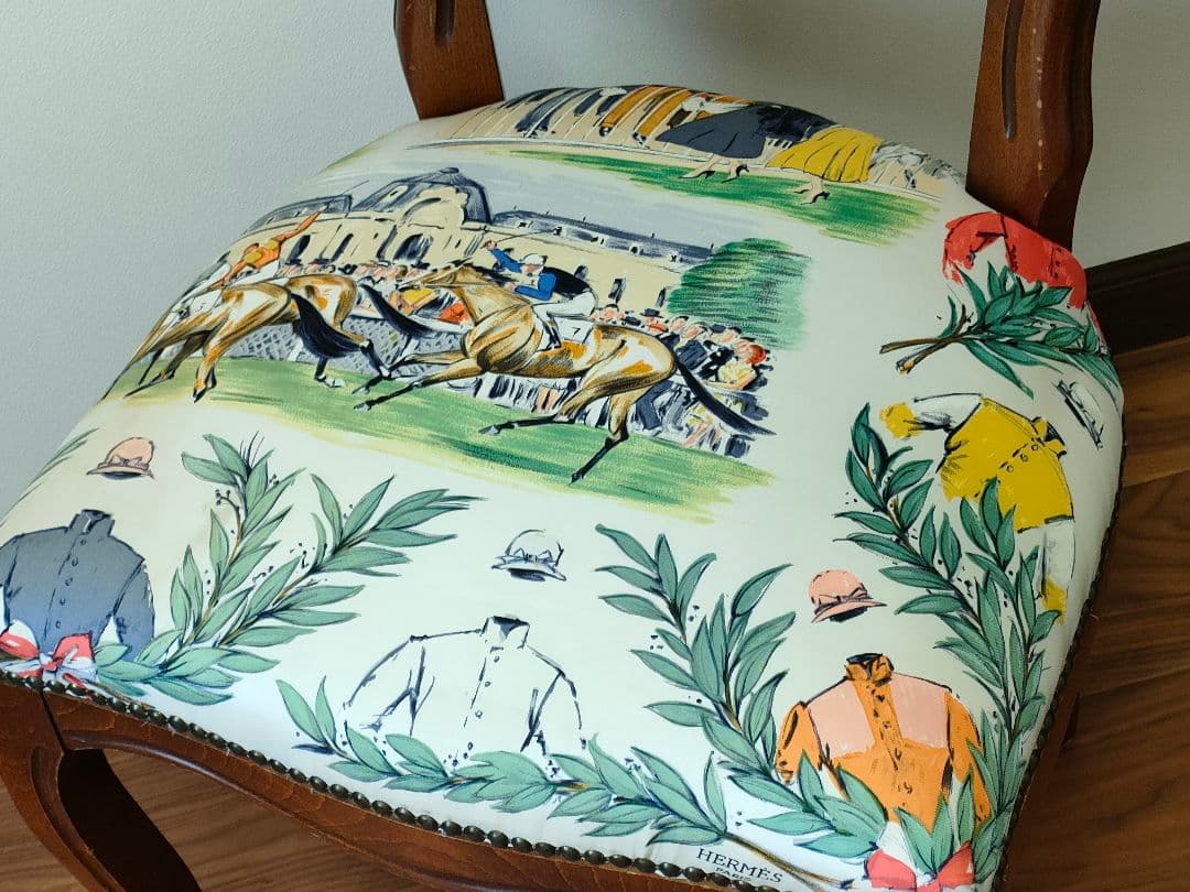 ●ドマン●無垢木のエレガントな椅子●有名ブランドスカーフでリメイク