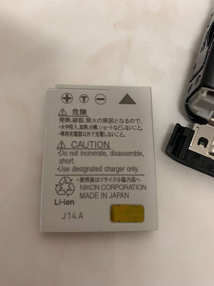 動作確認済　ニコン Nikon COOLPIX S1 コンデジ ブラック