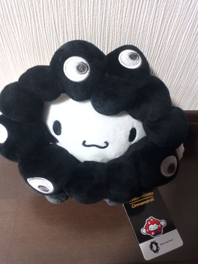 黒ミャクミャクサンリオなりきりぬいぐるみM&キラキラ缶ラムネ シナモンロール