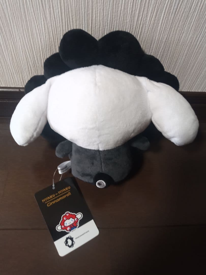 黒ミャクミャクサンリオなりきりぬいぐるみM&キラキラ缶ラムネ シナモンロール