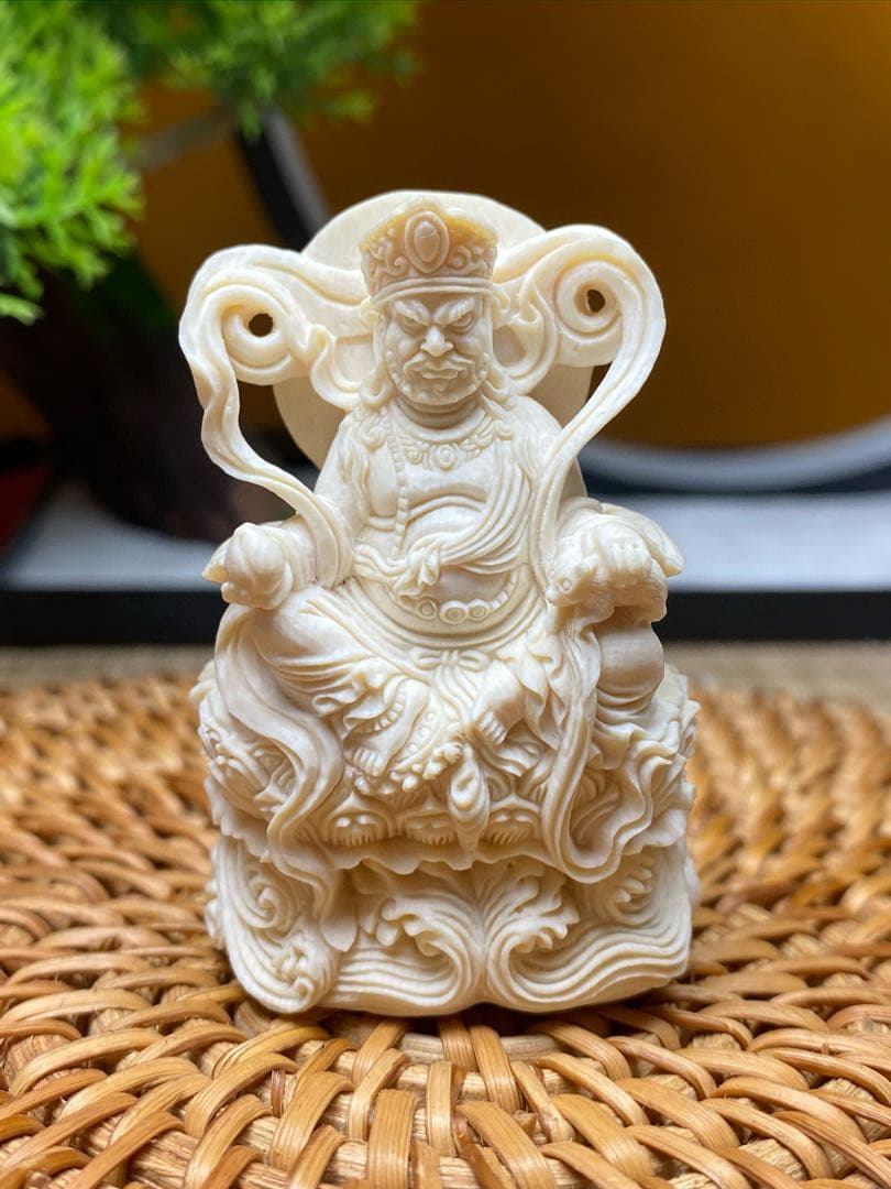 天然マンモス牙美しい手作り彫刻　黄財神　小さいな置物