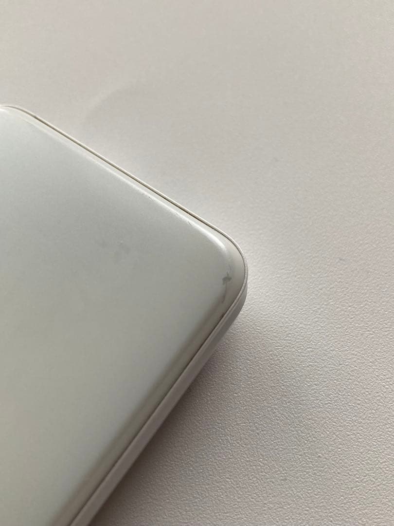 SIMロック済　au GRATIN KYF42 ホワイト利用制限○