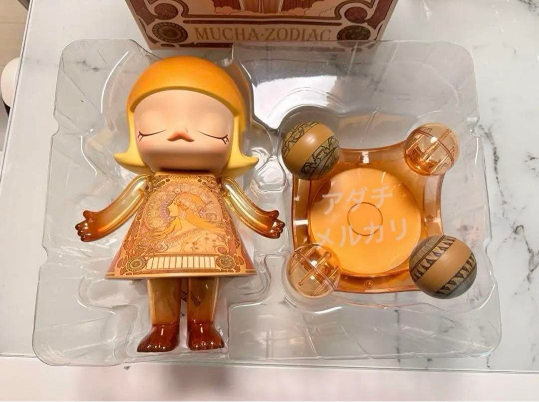 その他  Molly Mucha Zodiac 400%